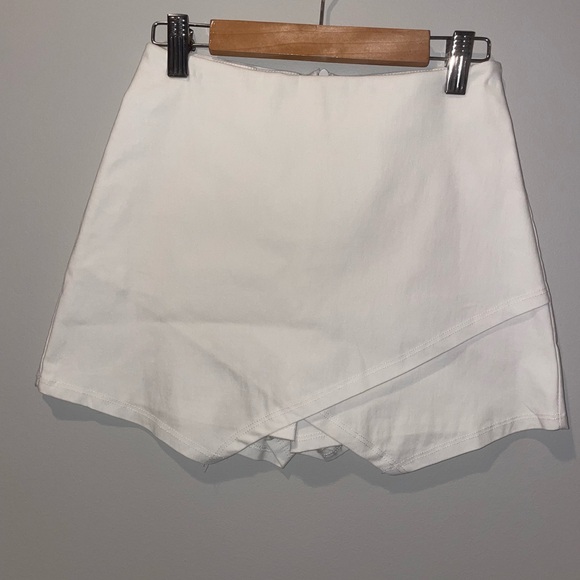 White Envelope Skort - Picture 3 of 5